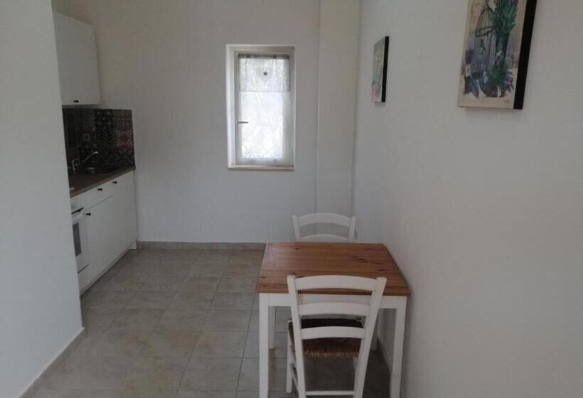 آپارتمان 1 خوابه همکف, Villa Theresa