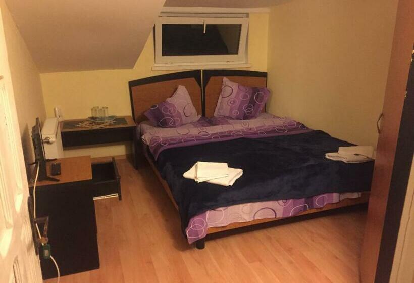 اتاق راحتی سه تخته, Casa Cleopatra 2 Mai
