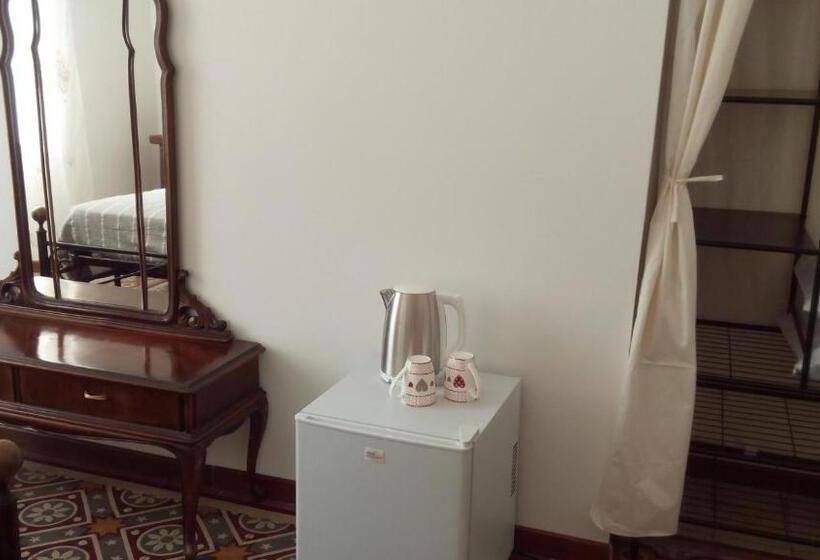 اتاق استاندارد با سرویس بهداشتی مشترک, I Colori Del Mercato