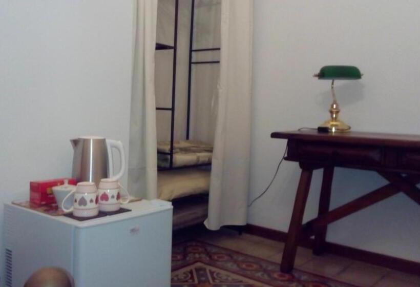 اتاق استاندارد با سرویس بهداشتی مشترک, I Colori Del Mercato