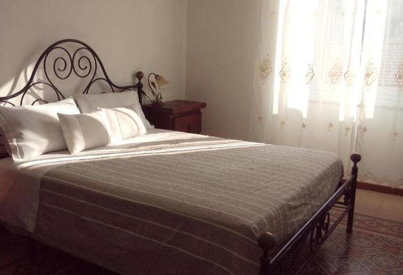 اتاق استاندارد با سرویس بهداشتی مشترک, I Colori Del Mercato