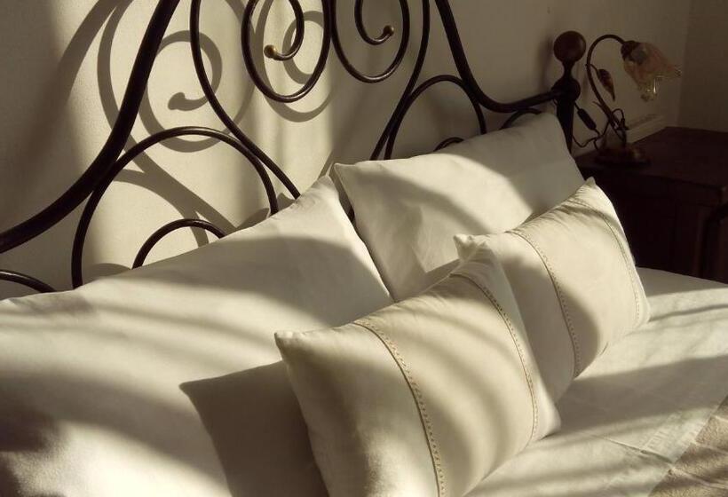 اتاق استاندارد با سرویس بهداشتی مشترک, I Colori Del Mercato