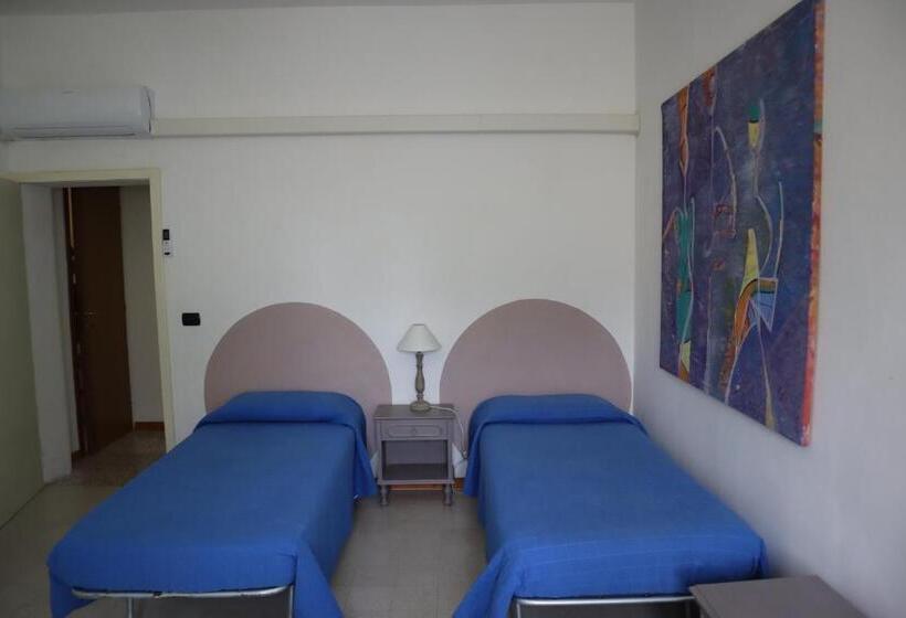 غرفة قياسية رباعية, Tierra Cristiana