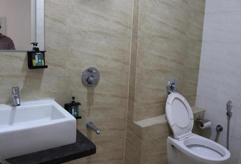 수피리어 룸, New Samrat