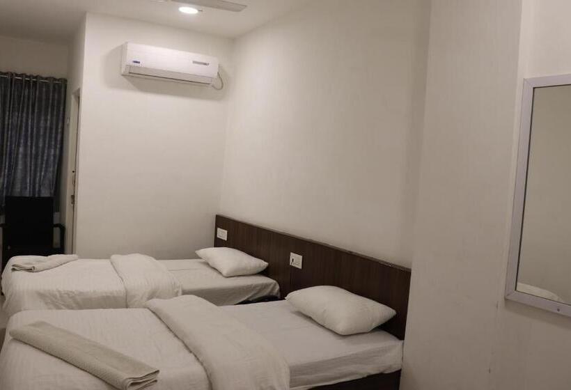 수피리어 룸, New Samrat