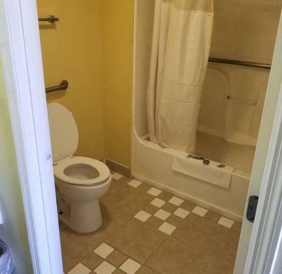 带大床的标准间, Americas Best Inn Savannah I 95