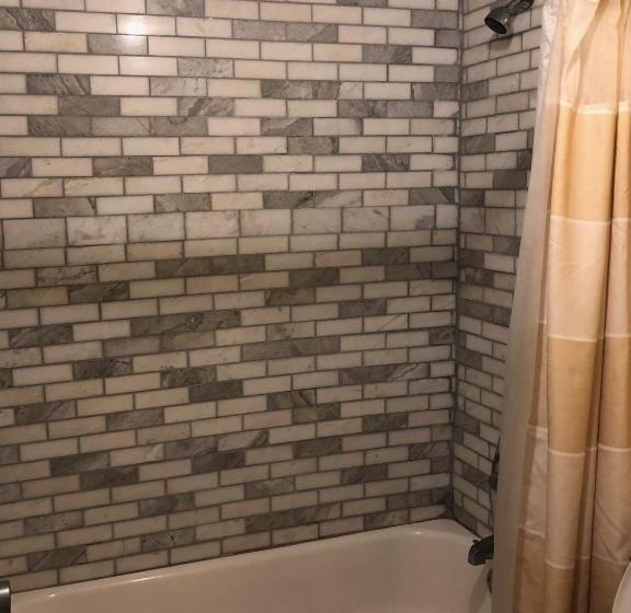 带大床的标准间, Americas Best Inn Savannah I 95