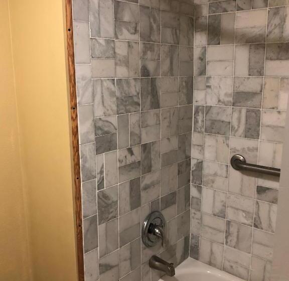 带大床的标准间, Americas Best Inn Savannah I 95