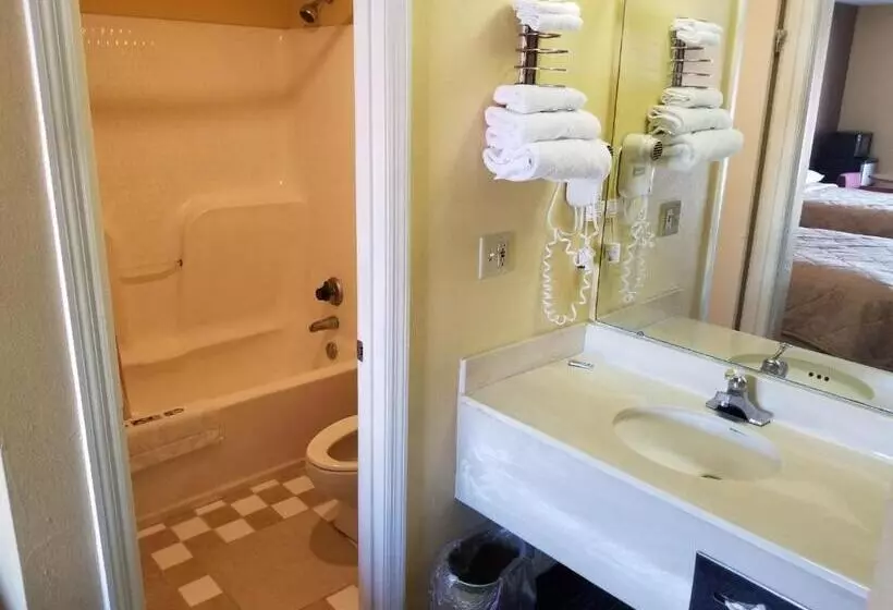 ２ダブルベッドのスタンダードルーム, Americas Best Inn   Savannah I 95