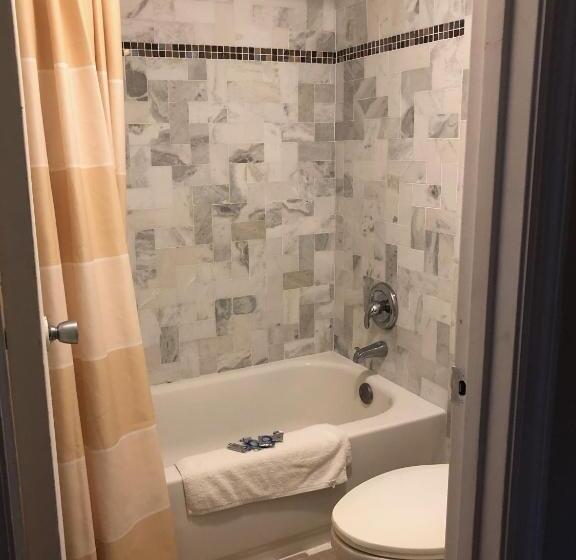 Номер Superior Кровать Кинг, Americas Best Inn   Savannah I 95
