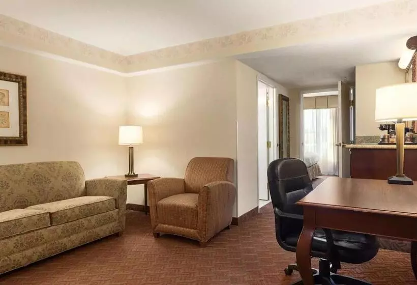 スイート, Spark By Hilton Woodbridge