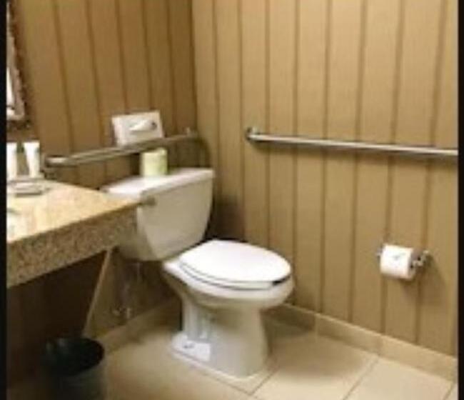 جناح, Spark By Hilton Woodbridge