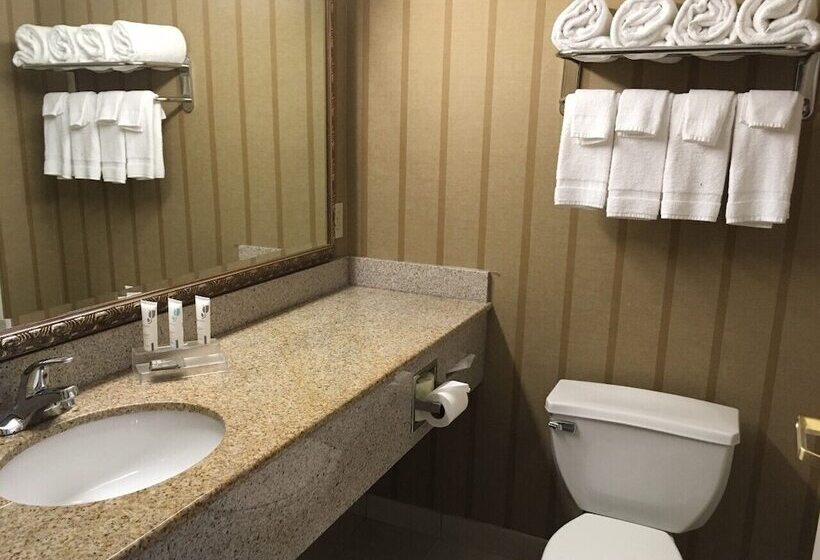 جناح, Spark By Hilton Woodbridge