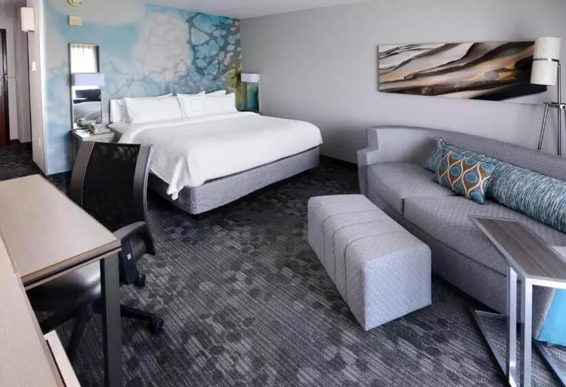 Standard Room King Bed Adapted for people with reduced mobility