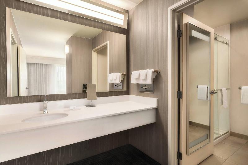 Люкс Кровать Кинг, Courtyard By Marriott Philadelphia Montgomeryville