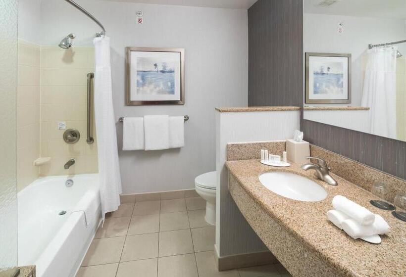 חדר סטנדרט עם מיטת קינג, Courtyard By Marriott West Orange