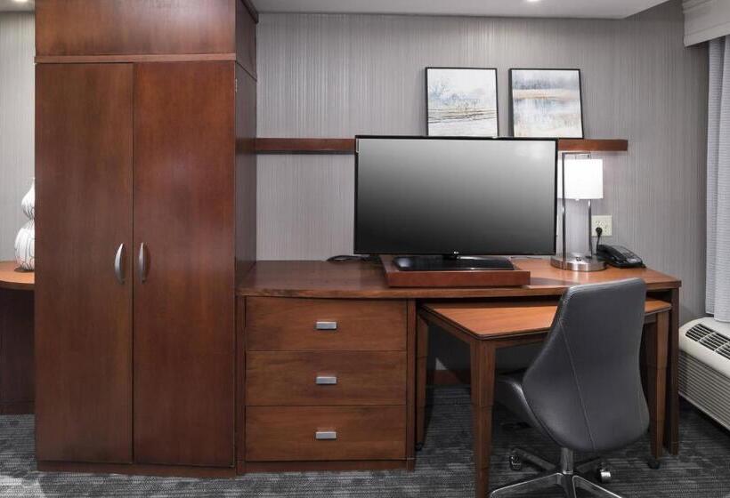 חדר סטנדרט עם מיטת קינג, Courtyard By Marriott West Orange