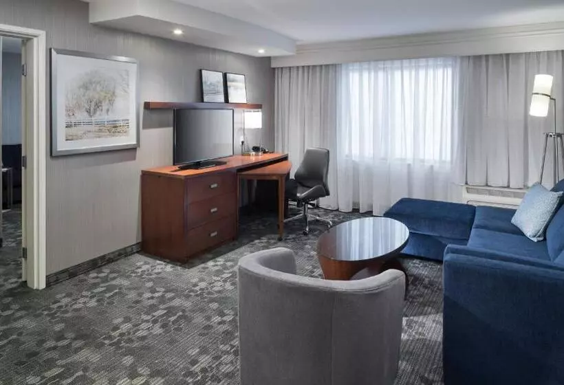 キングサイズベッドのスイートルーム, Courtyard By Marriott West Orange