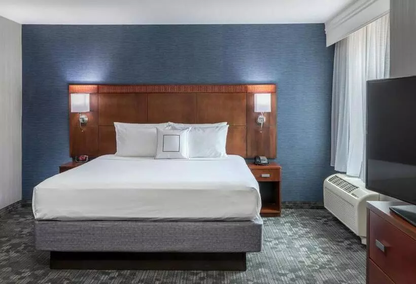 キングサイズベッドのスイートルーム, Courtyard By Marriott West Orange