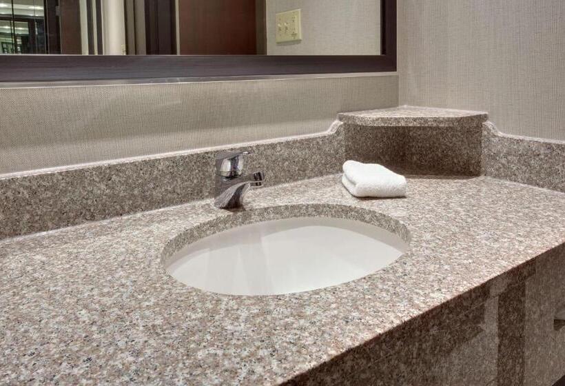 اتاق لوکس, Drury Inn & Suites Louisville East