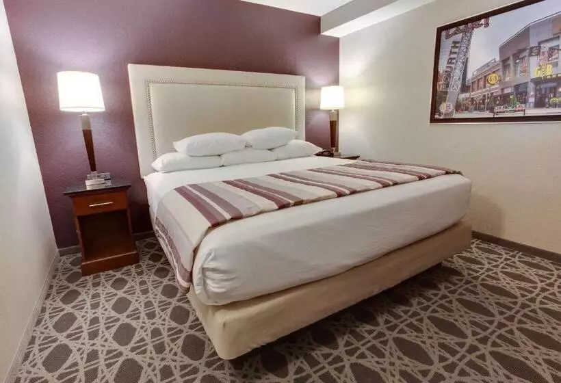 キングサイズベッドのスイートルーム, Drury Inn & Suites Louisville East