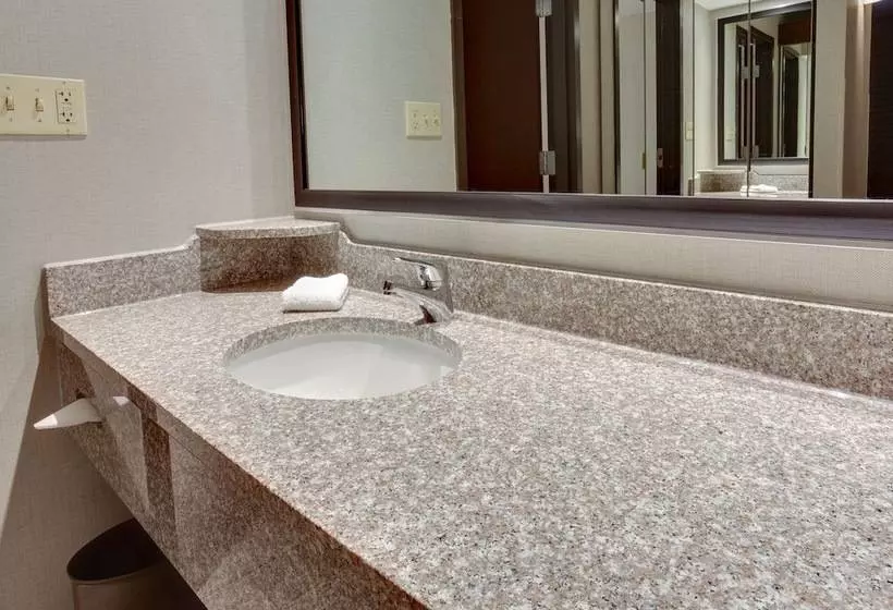 スイート, Drury Inn & Suites Louisville East