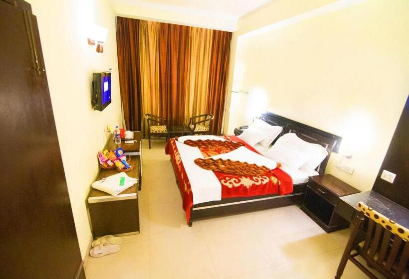 Номер Deluxe, Hong Kong Inn