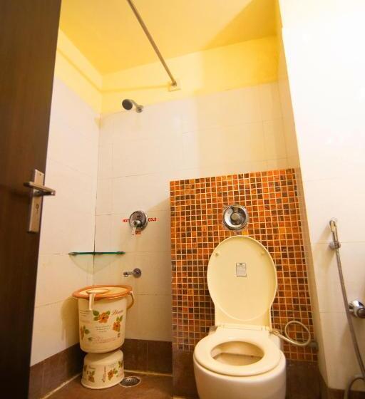 اتاق لوکس خانوادگی, Hong Kong Inn