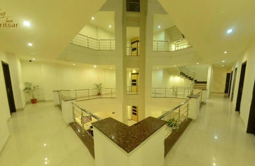اتاق لوکس سه تخته, Hong Kong Inn