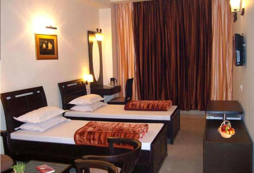 Номер Deluxe, Hong Kong Inn