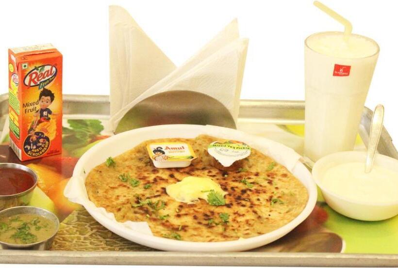 اتاق لوکس سه تخته, Hong Kong Inn