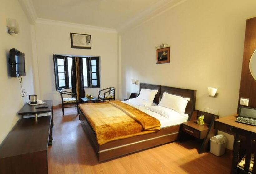 اتاق لوکس سه تخته, Hong Kong Inn