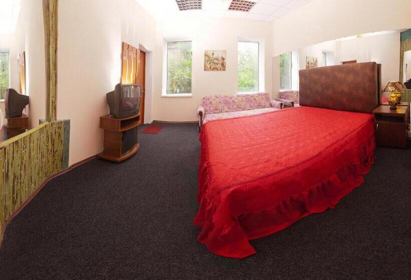 ジュニアスイート, Margo