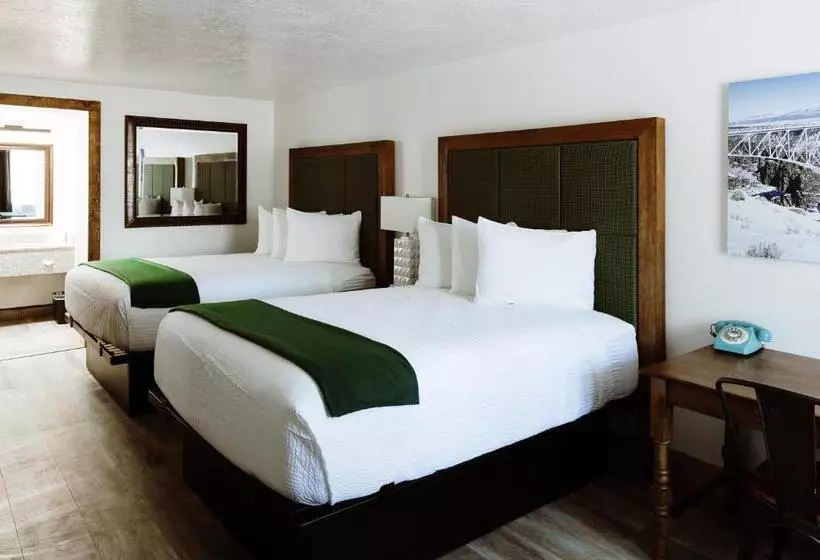 クイーンベッドのデラックスルーム, Taos Valley Lodge