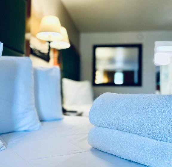 クイーンベッドのデラックスルーム, Taos Valley Lodge