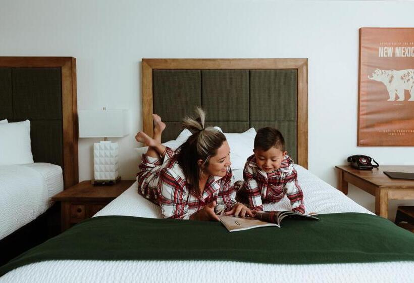 クイーンベッドのデラックスルーム, Taos Valley Lodge
