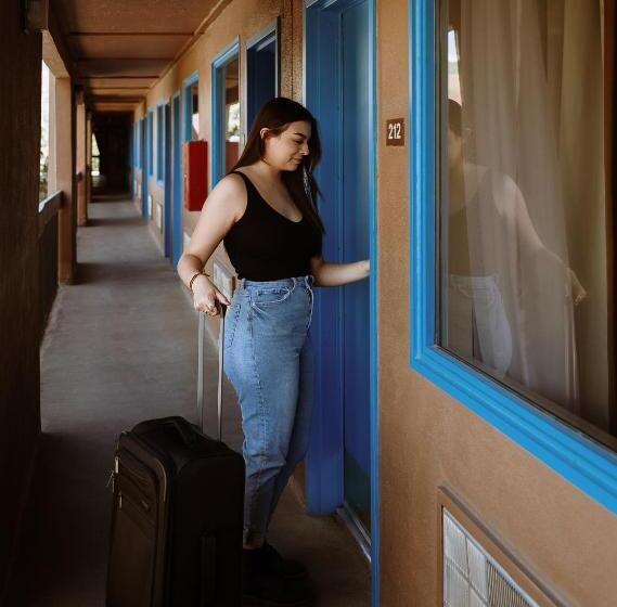 クイーンベッドのデラックスルーム, Taos Valley Lodge