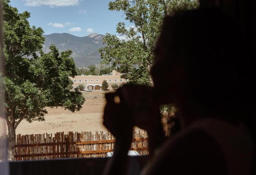 غرفة ديلوكس سرير ملكى, Taos Valley Lodge