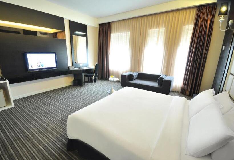 Suit Deluxe, The Sterling