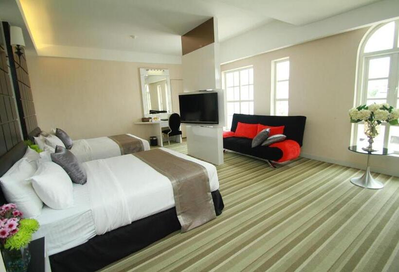 Suite Familiar, The Sterling