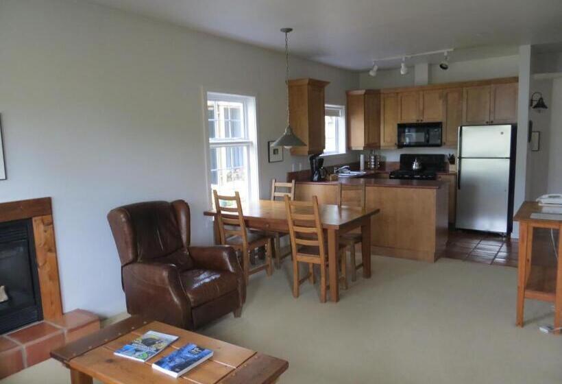 キングサイズベッドのスイートルーム, Waters Edge Shoreside Suites