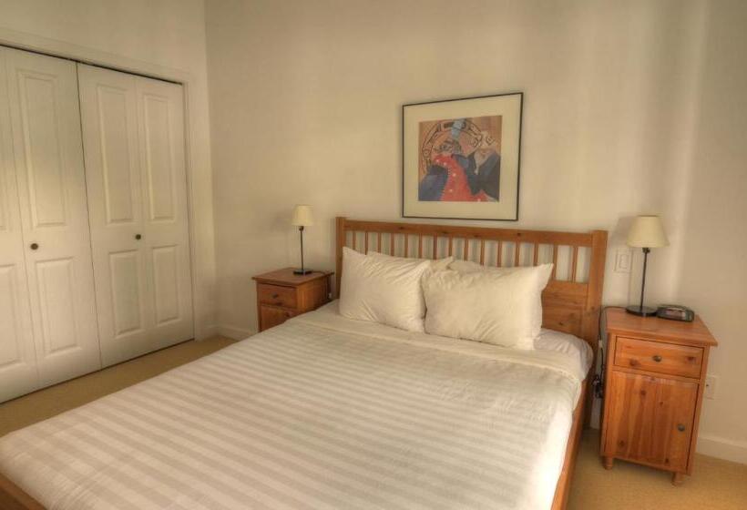 キングサイズベッドのスイートルーム, Waters Edge Shoreside Suites