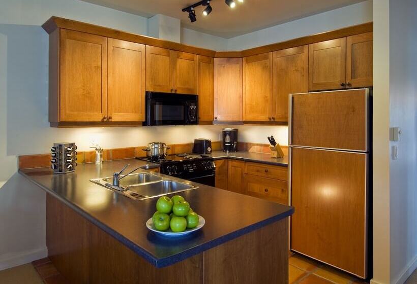 クイーンサイズベッドのスイートルーム, Waters Edge Shoreside Suites