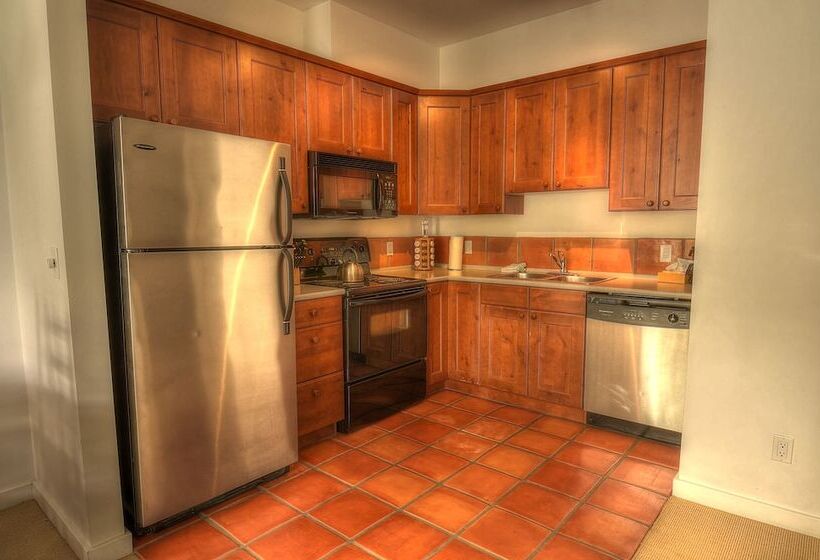 景色の見えるスイートルーム, Waters Edge Shoreside Suites