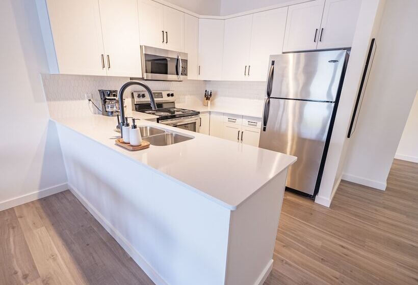 キングサイズベッドのスイートルーム, Waters Edge Shoreside Suites