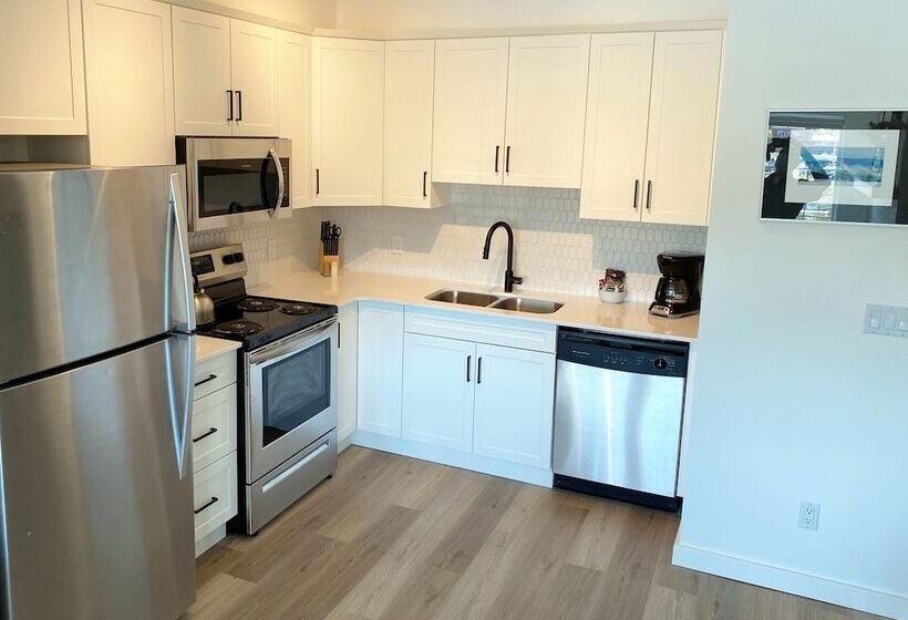 キングサイズベッドのスイートルーム, Waters Edge Shoreside Suites