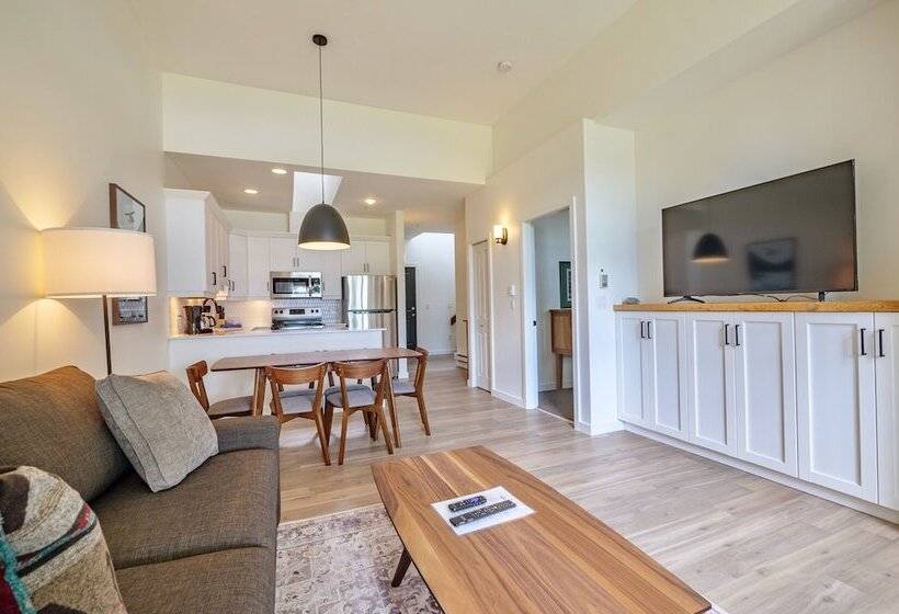 キングサイズベッドのスイートルーム, Waters Edge Shoreside Suites