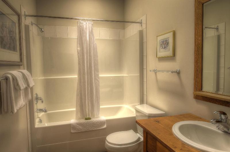 キングサイズベッドのスイートルーム, Waters Edge Shoreside Suites