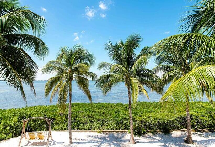 スタンダードルーム, Parrot Key Hotel & Villas