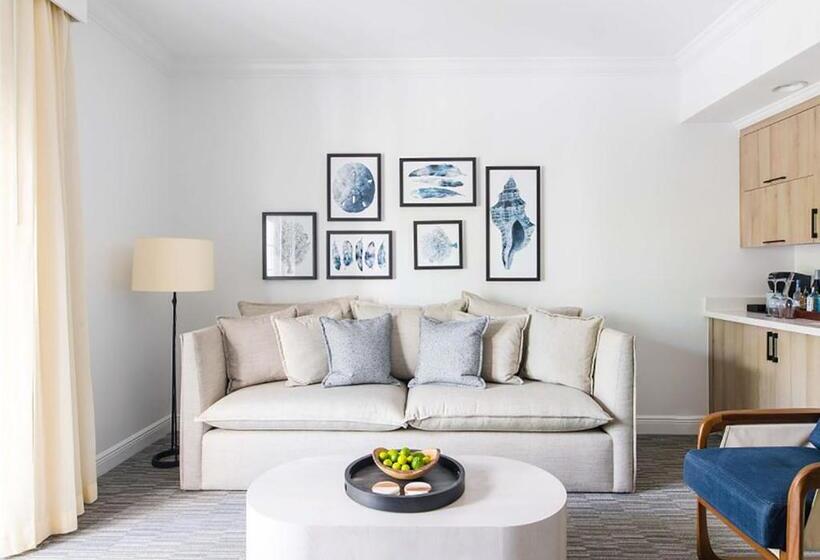 キングサイズベッドのスイートルーム, Parrot Key Hotel & Villas